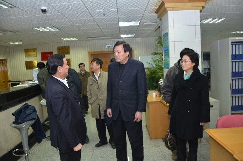 省政协委员视察省档案局馆